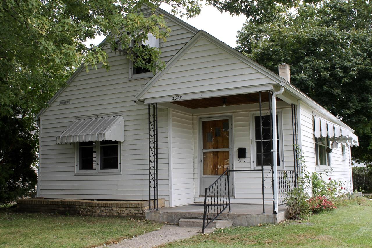 2527 Hoeschler Dr, La Crosse, WI 54601