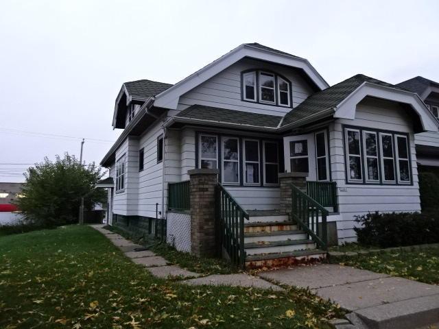 2261 S 75th St, West Allis, WI 53219