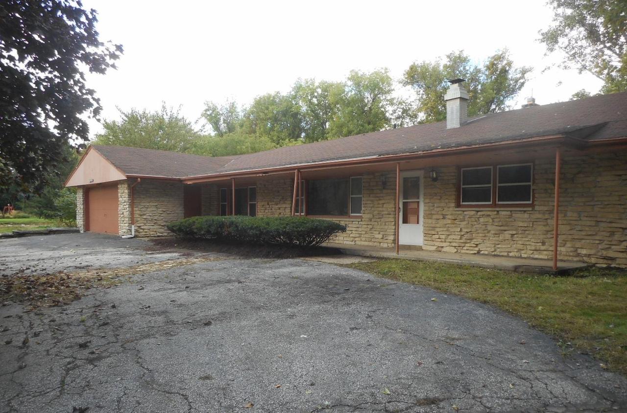 N33W22240 Hill N Dale, Pewaukee, WI 53072