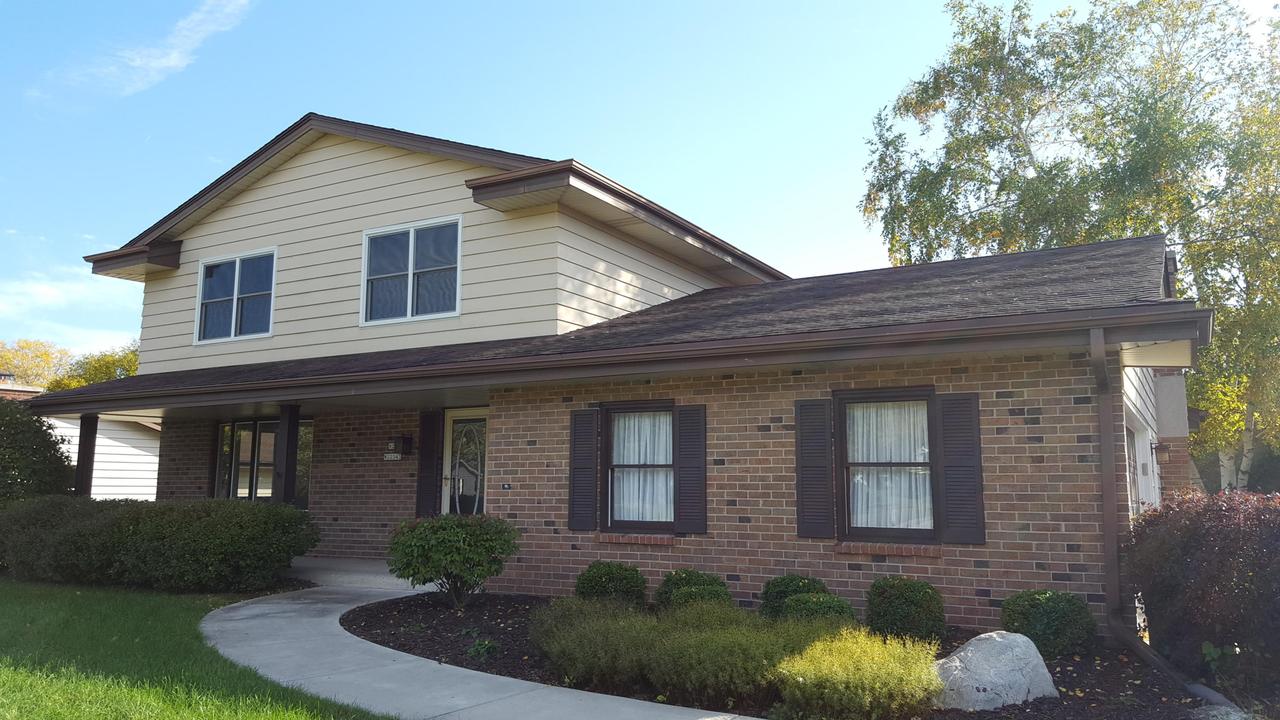 N24W22343 Ridgewood Ln, Pewaukee, WI 53186