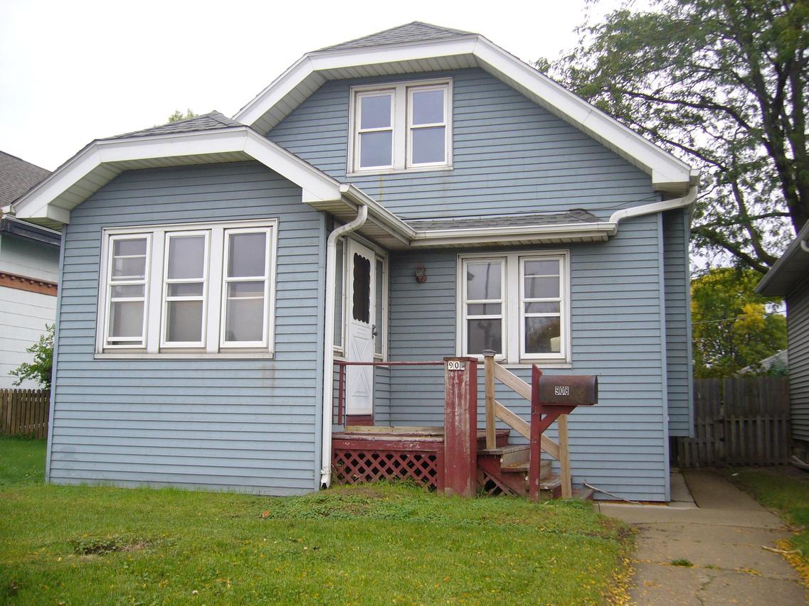 908 S 60th St, West Allis, WI 53214