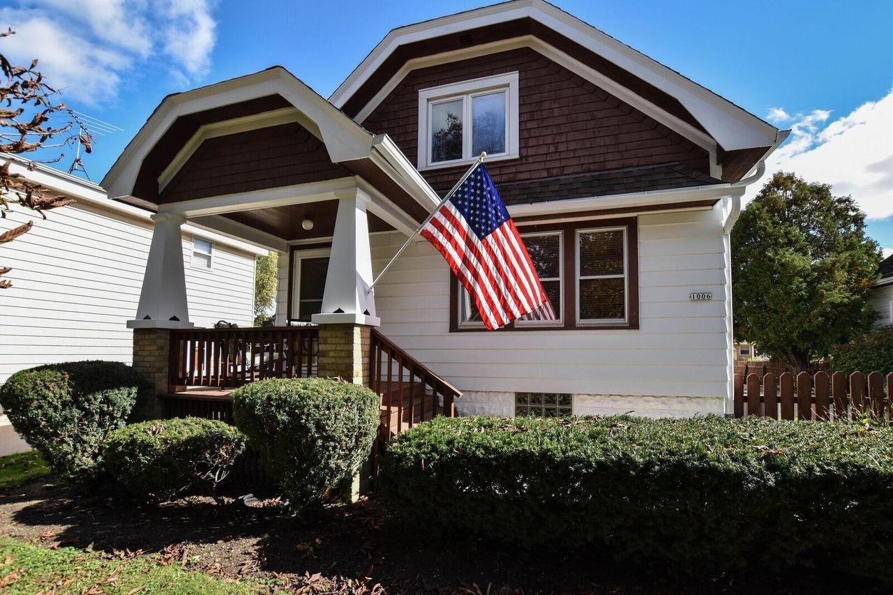 1006 S 122nd St, West Allis, WI 53214