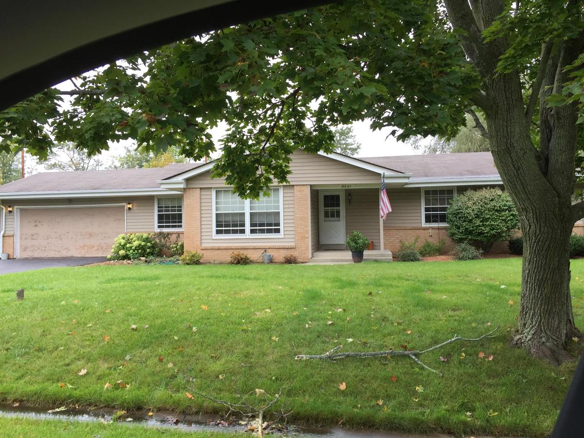 8521 N Pelham Pkwy, Bayside, WI 53217