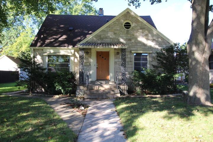 5251 N 26th St, Glendale, WI 53209