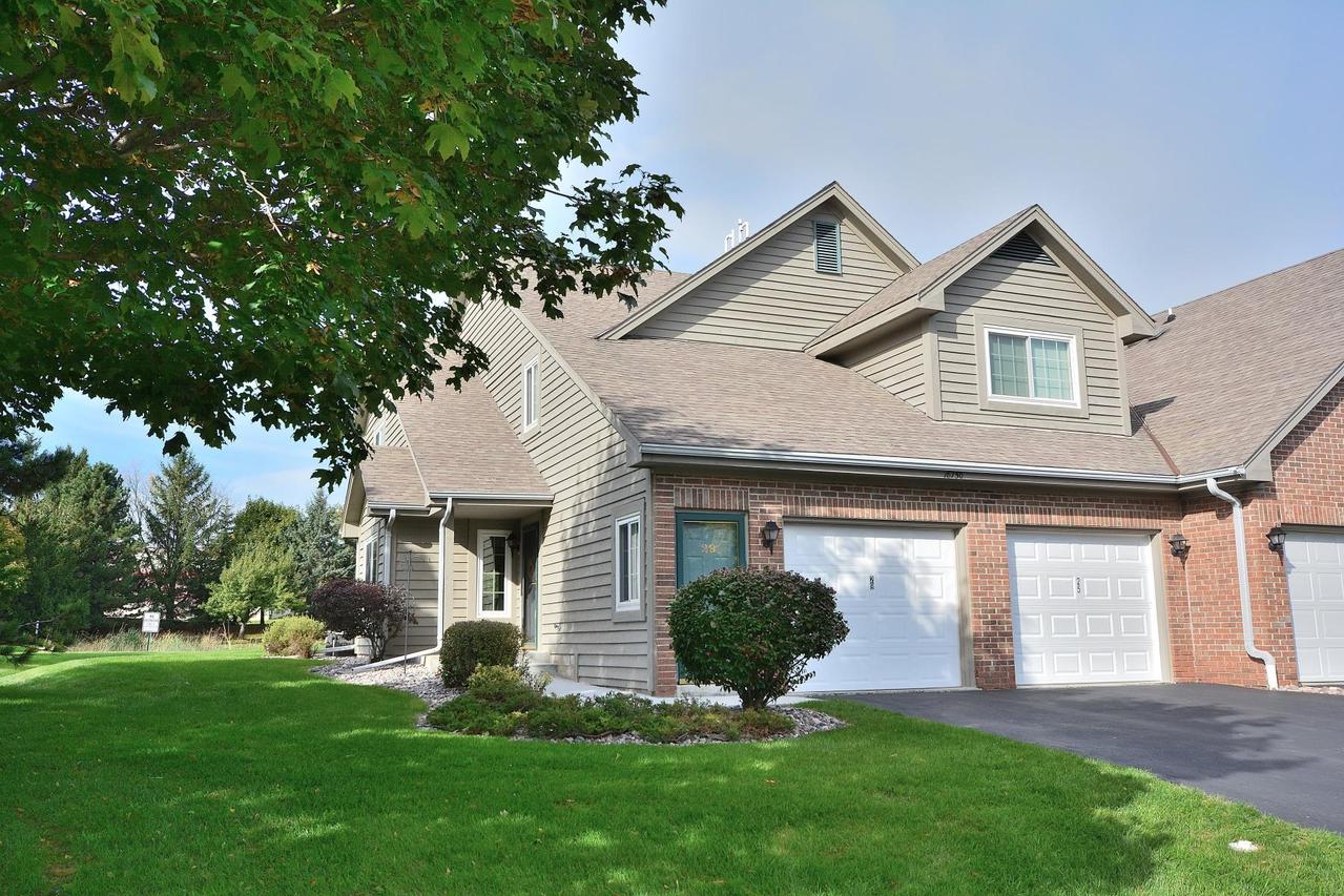18750 Brookfield Lake Dr. #25, Brookfield, WI 53045