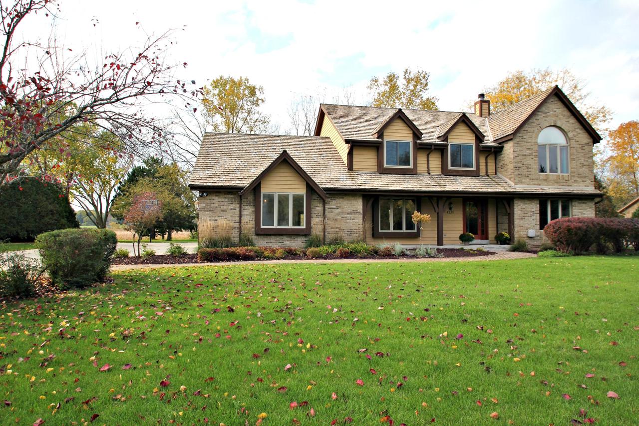 4135 Clare-bridge Ln, Brookfield, WI 53005