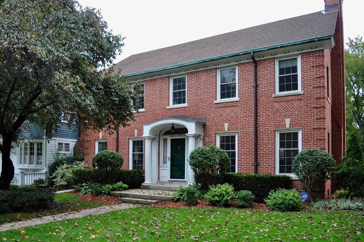 534 N 68th St, Wauwatosa, WI 53213