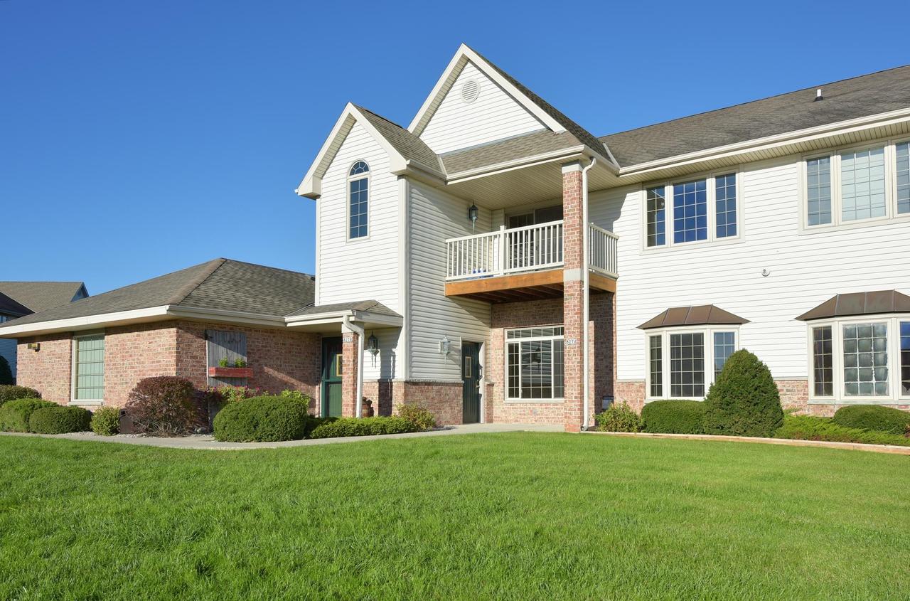 827 Cheyenne Ave #A, Grafton, WI 53024
