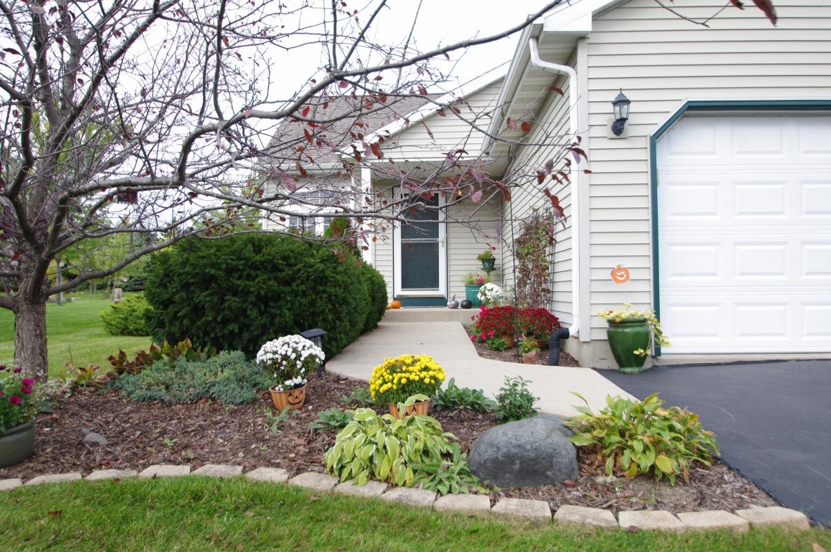 8802 Dunkelow Rd, Caledonia, WI 53126