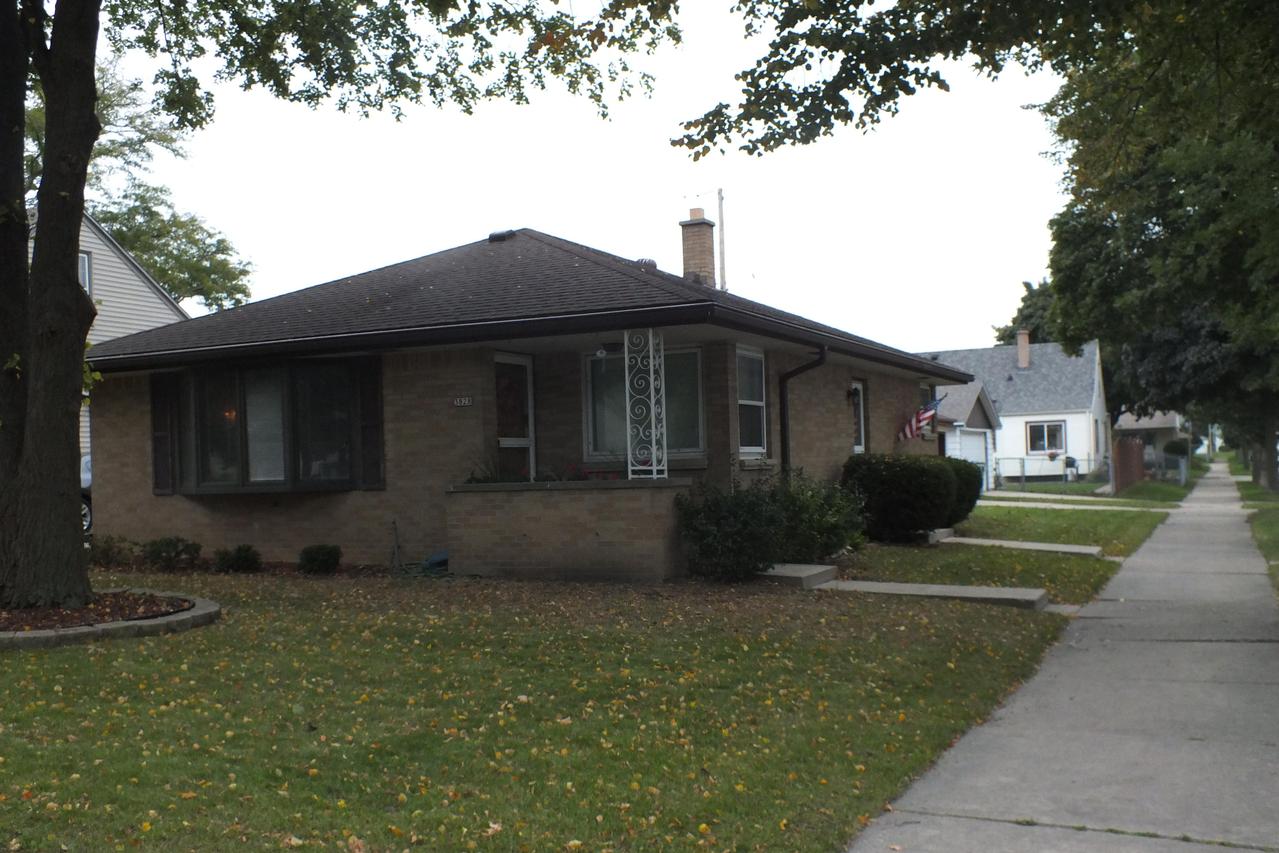 3828 S 21st St, Milwaukee, WI 53221