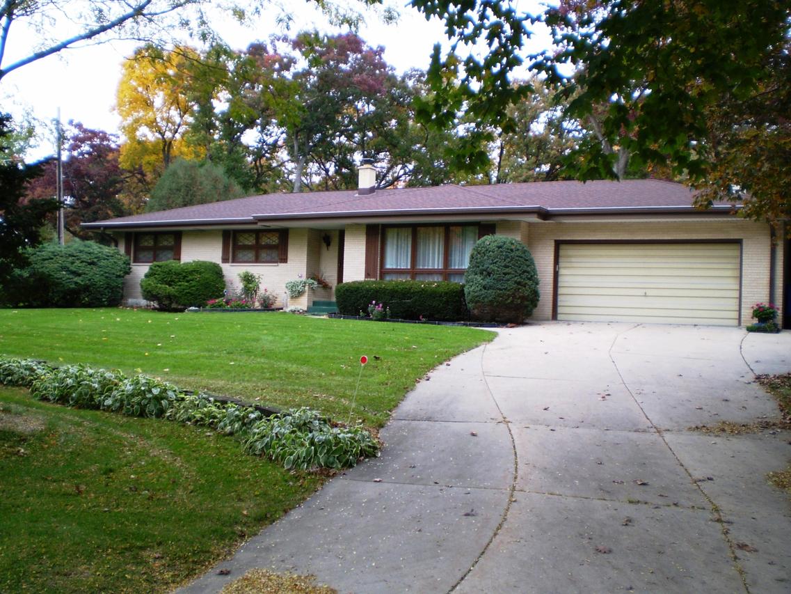 16810 Meadow View Dr., Brookfield, WI 53005