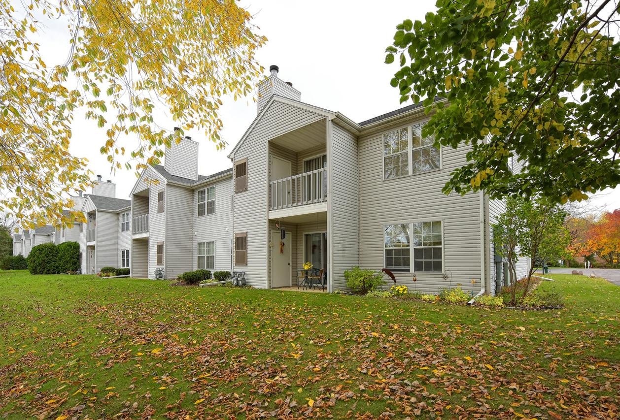 501 Lake Bluff #B, Thiensville, WI 53092
