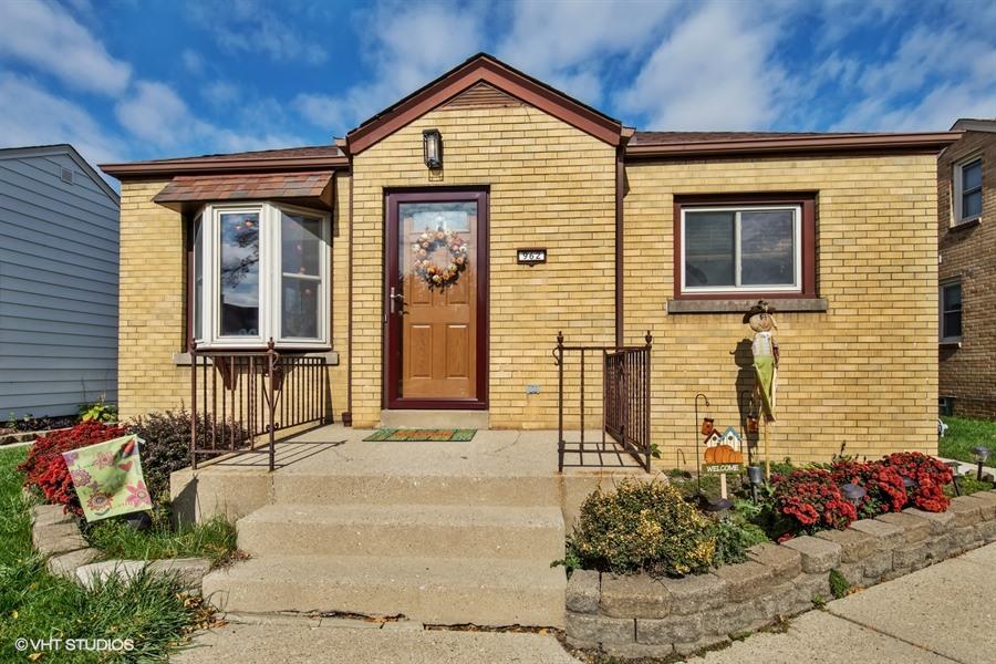 962 W Eden Pl, Milwaukee, WI 53221