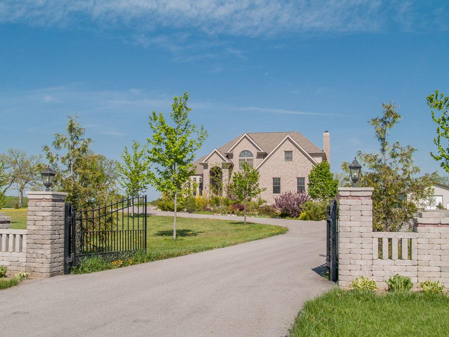 N1686 Heartland Dr, Bloomfield, WI 53147