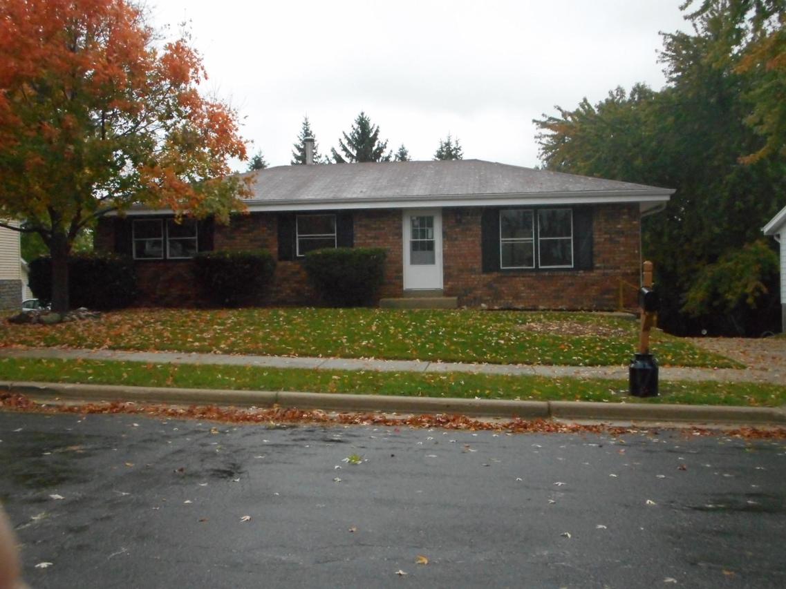 1960 Dixie Dr, Waukesha, WI 53189