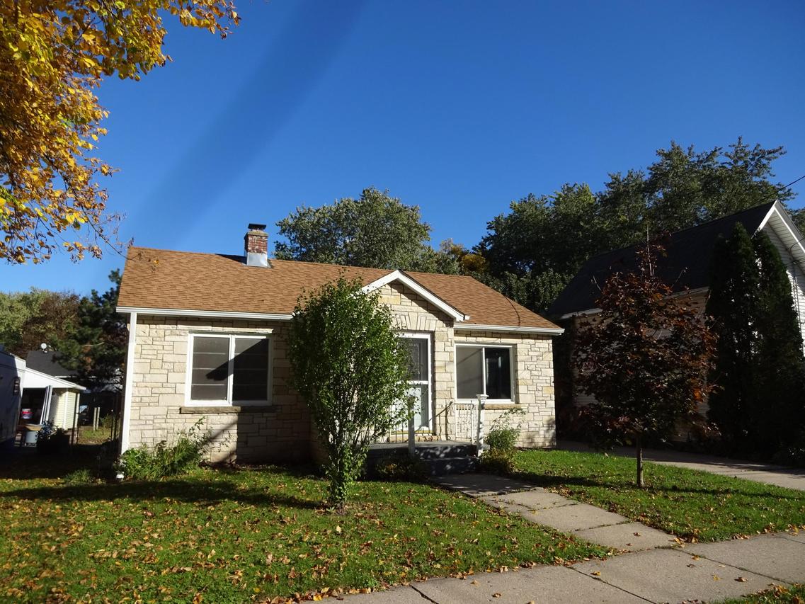 1555 Jefferson Ave, Waukesha, WI 53186