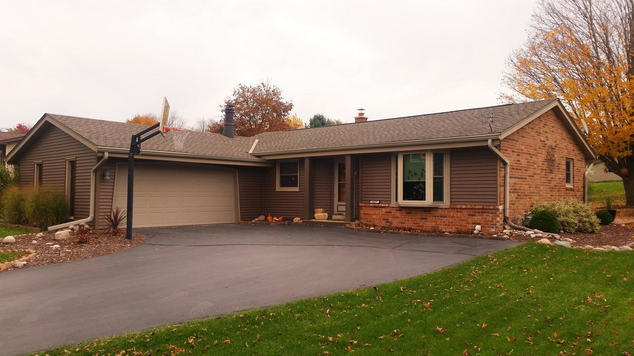 1237 Chippewa Dr., Waukesha, WI 53186