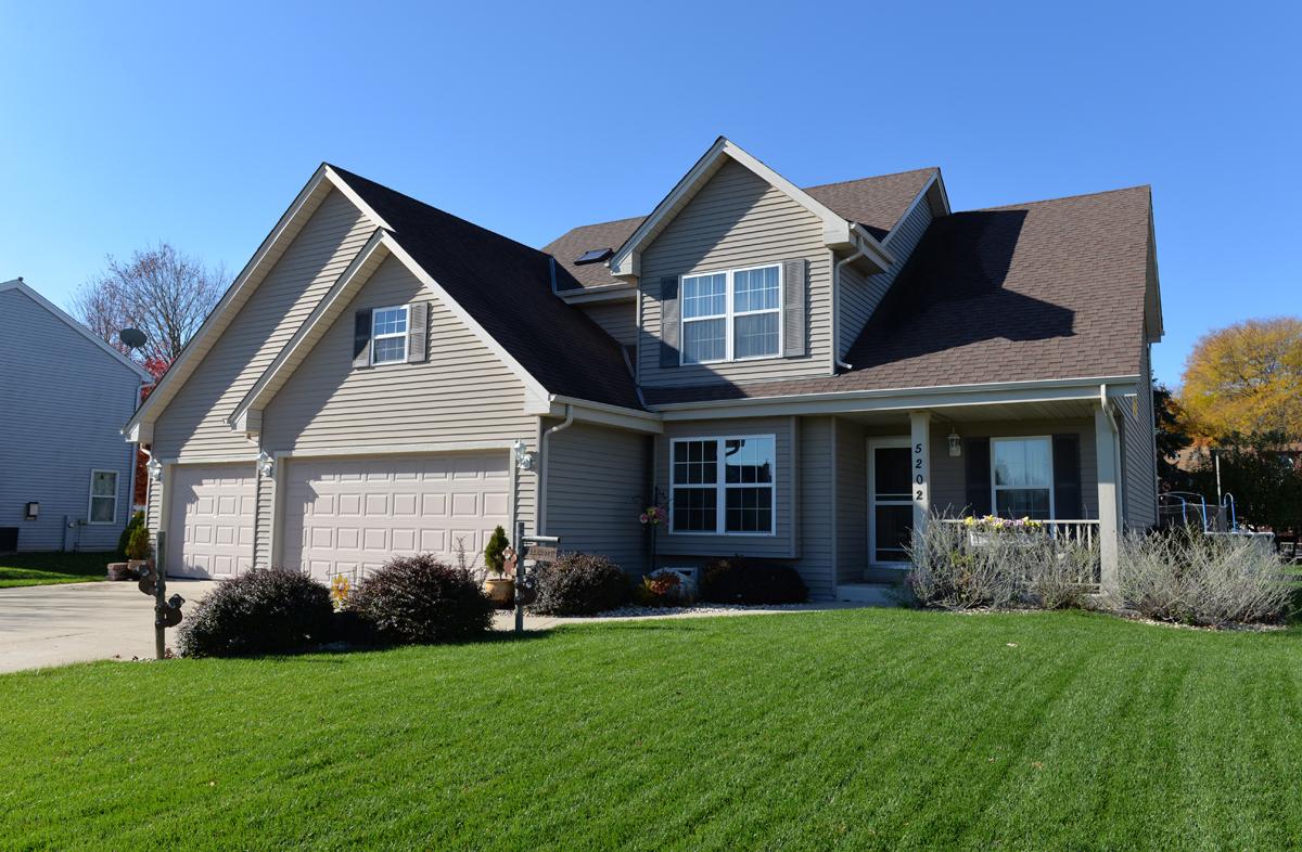 5202 Gallant Fox Ln, Caledonia, WI 53402