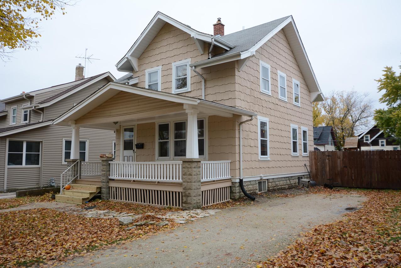 214 Frame Ave, Waukesha, WI 53186