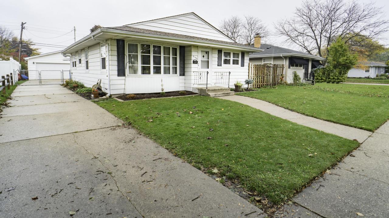 2108 25th St, Kenosha, WI 53140