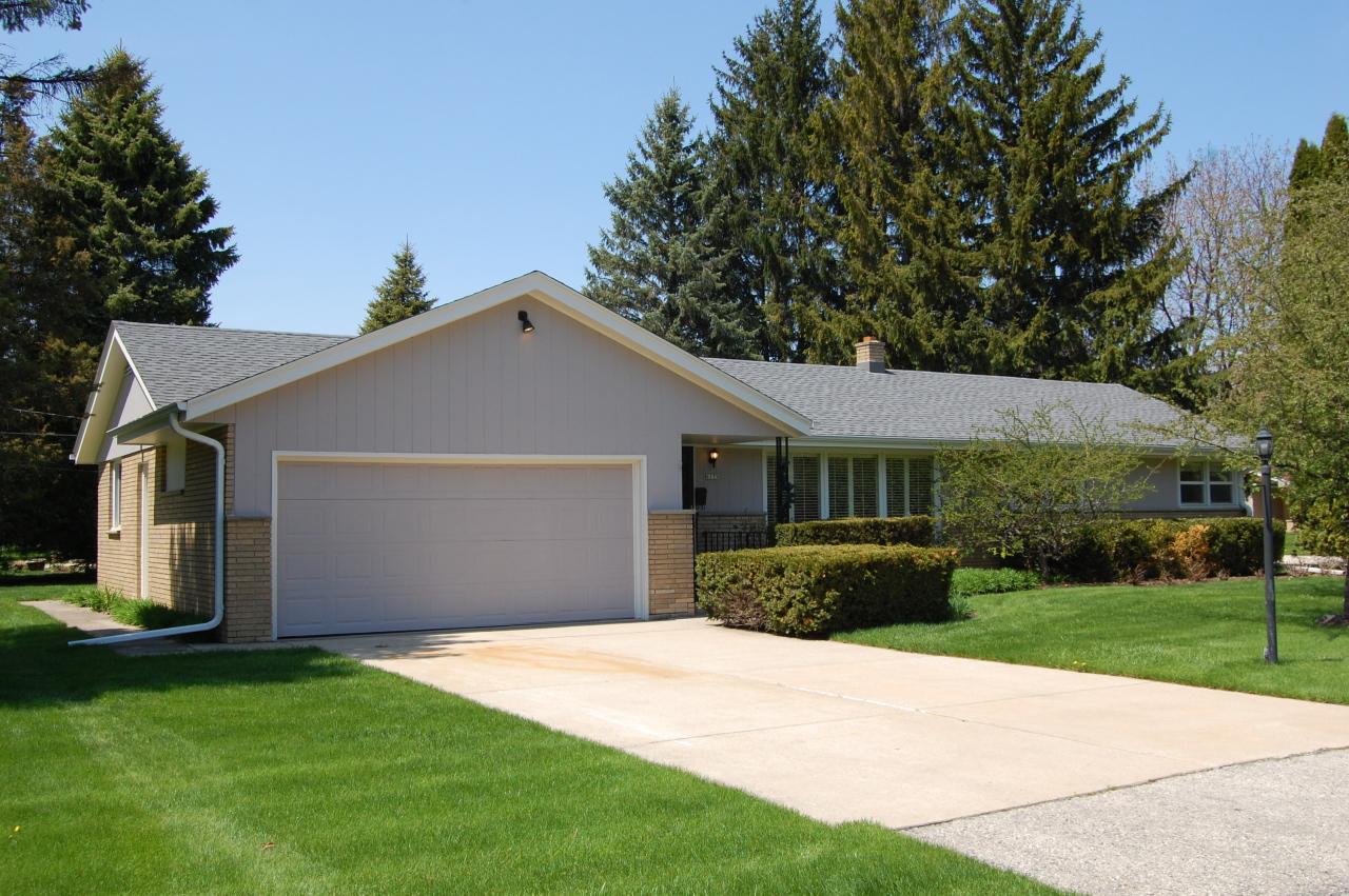 6135 N Alberta Ln, Glendale, WI 53217