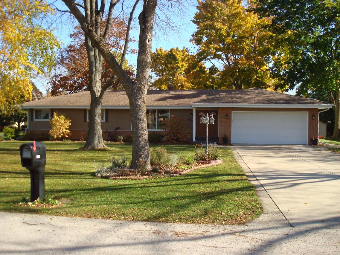 4317 Woodbury Ln, Mount Pleasant, WI 53403