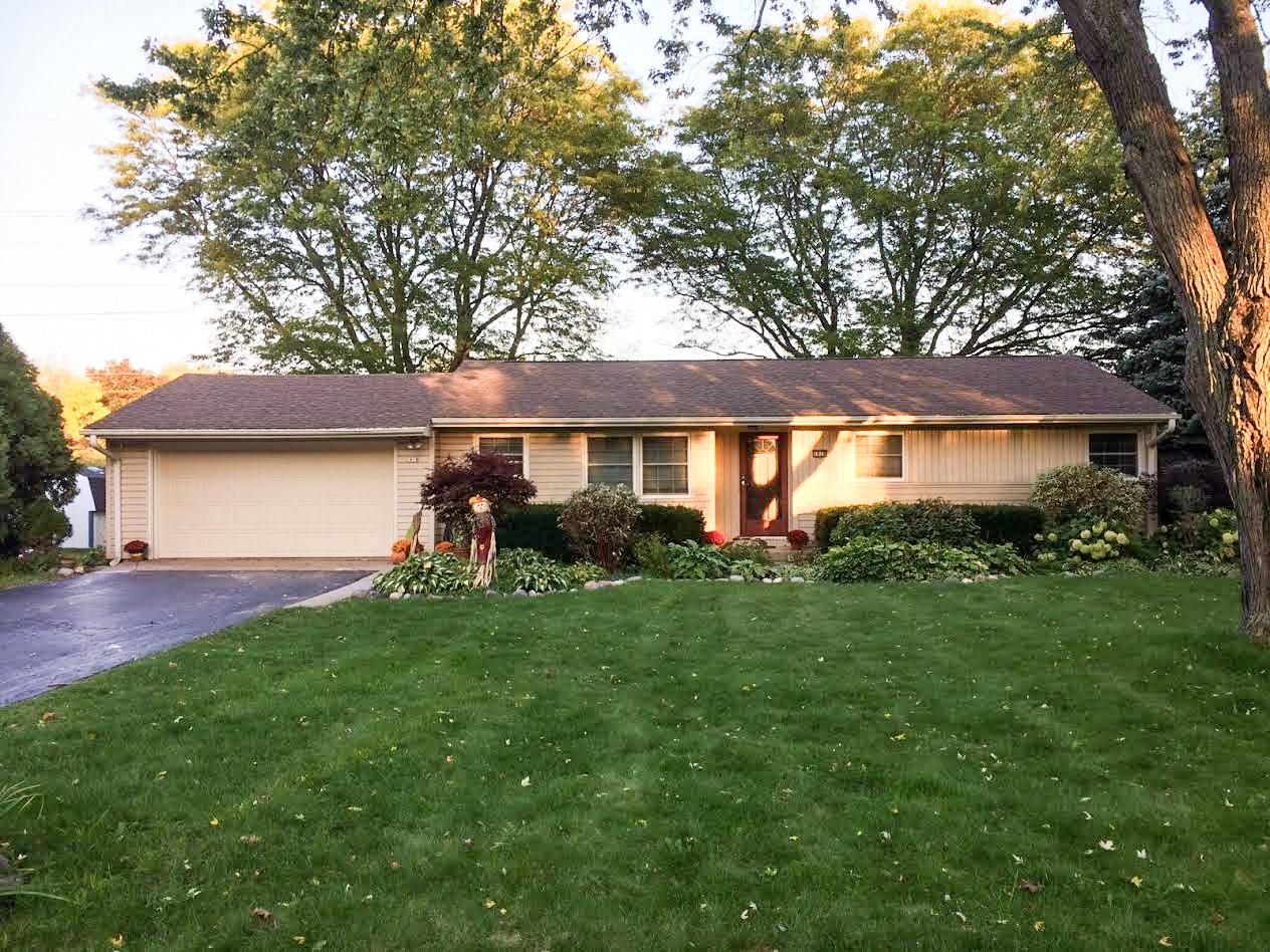 1918 N 121st St, Wauwatosa, WI 53226