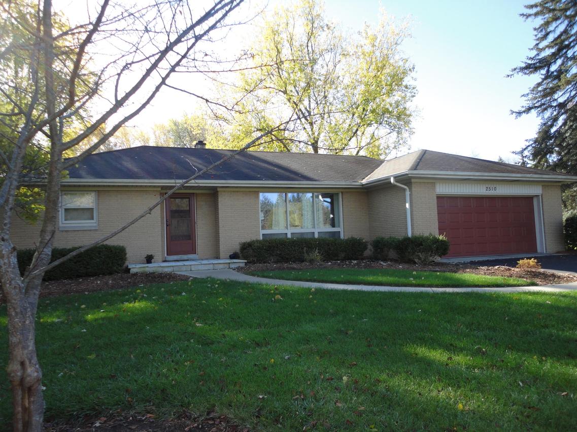 2510 Rockway Ln, Brookfield, WI 53005