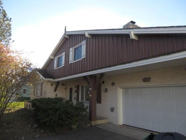 2913 W Paget Ct., Mequon, WI 53092