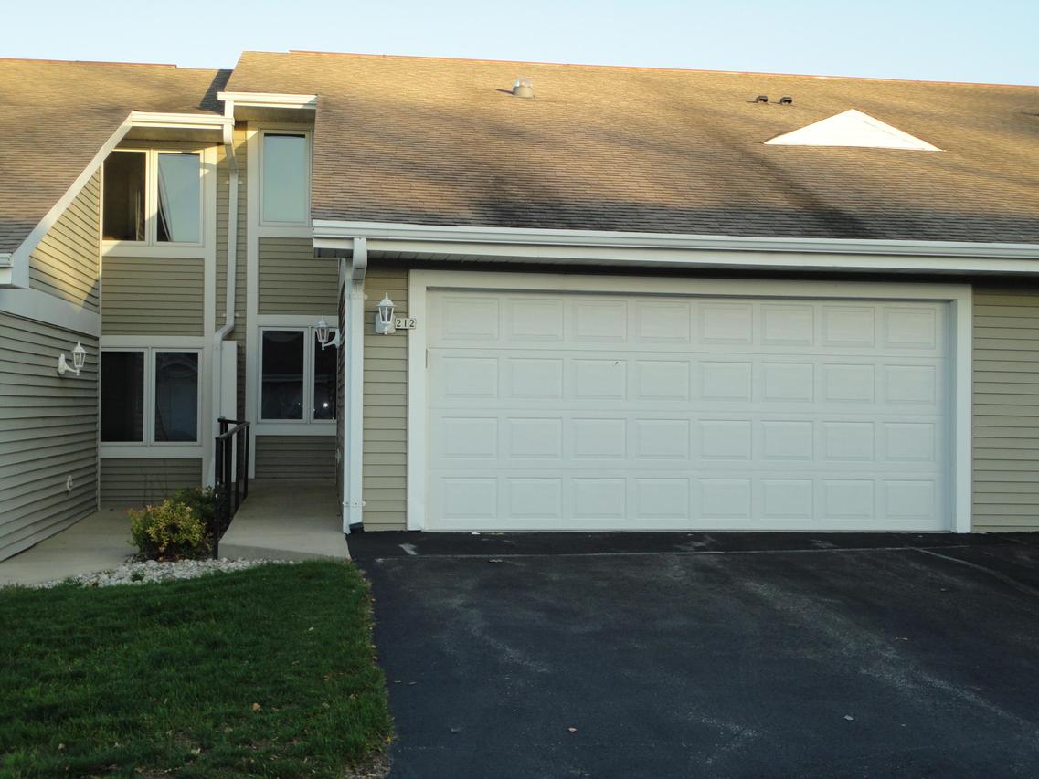 212 Hartford Sq., Hartford, WI 53027
