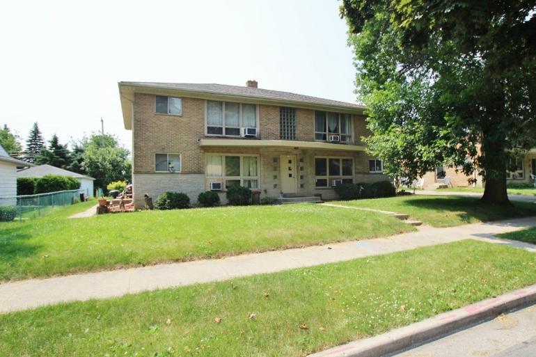 3215 W Iona Trl, Milwaukee, WI 53221