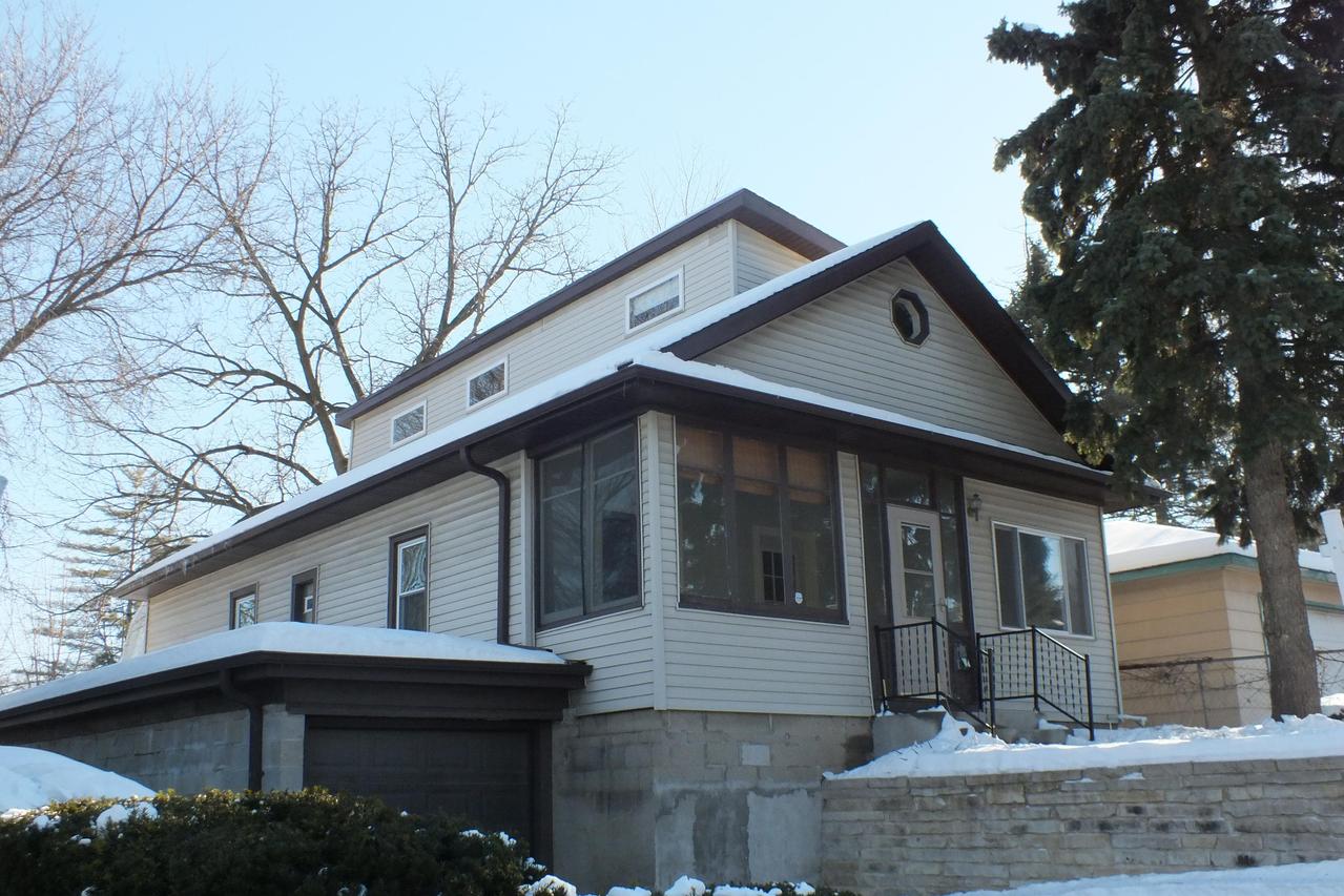 129 Fairmont Ave, Waukesha, WI 53188