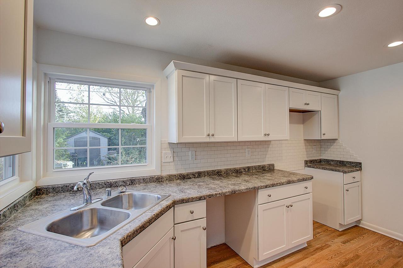 8103 W Dixon St, Milwaukee, WI 53214