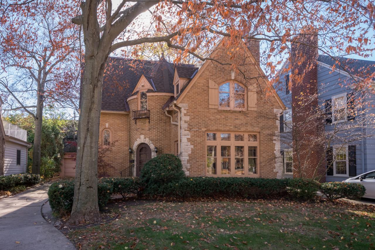 801 E Sylvan Ave, Whitefish Bay, WI 53217