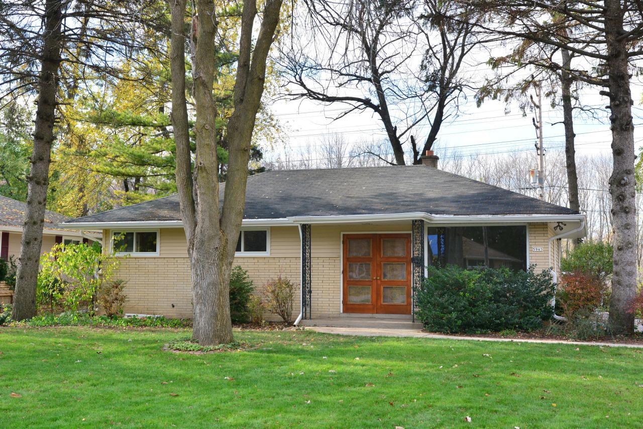 5945 N Sidney Pl., Glendale, WI 53209