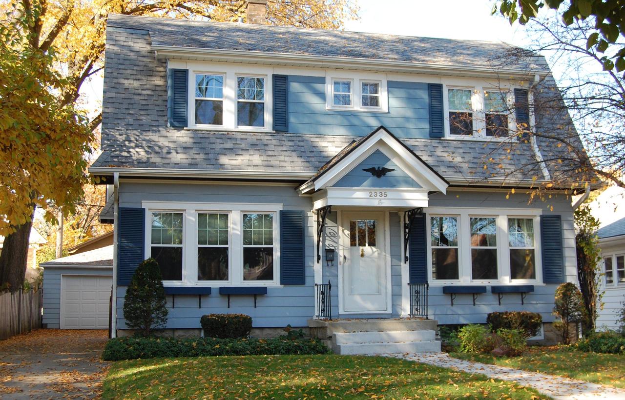 2335 N 72nd St, Wauwatosa, WI 53213