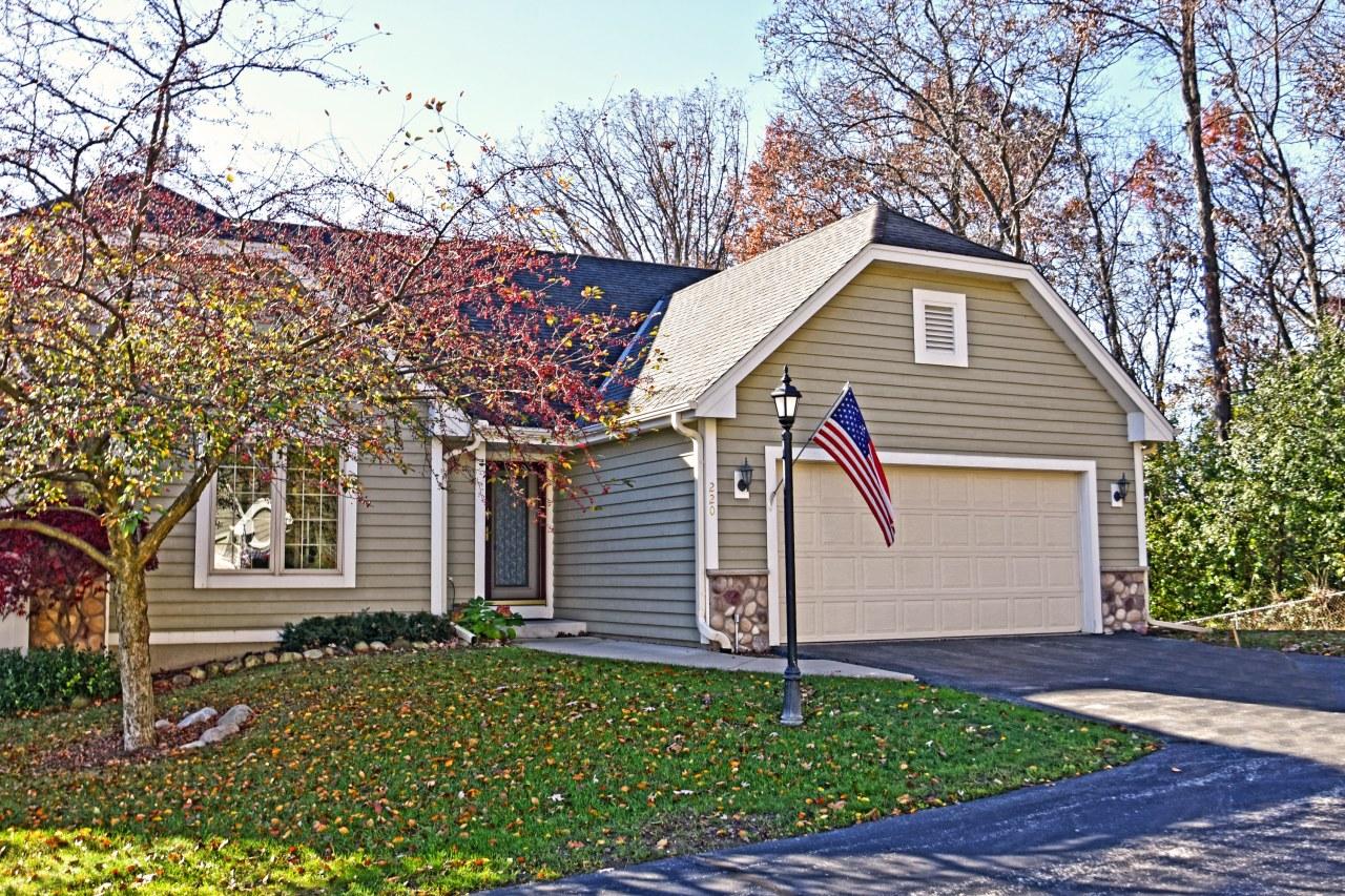 220 Endfield Cir, Waukesha, WI 53186
