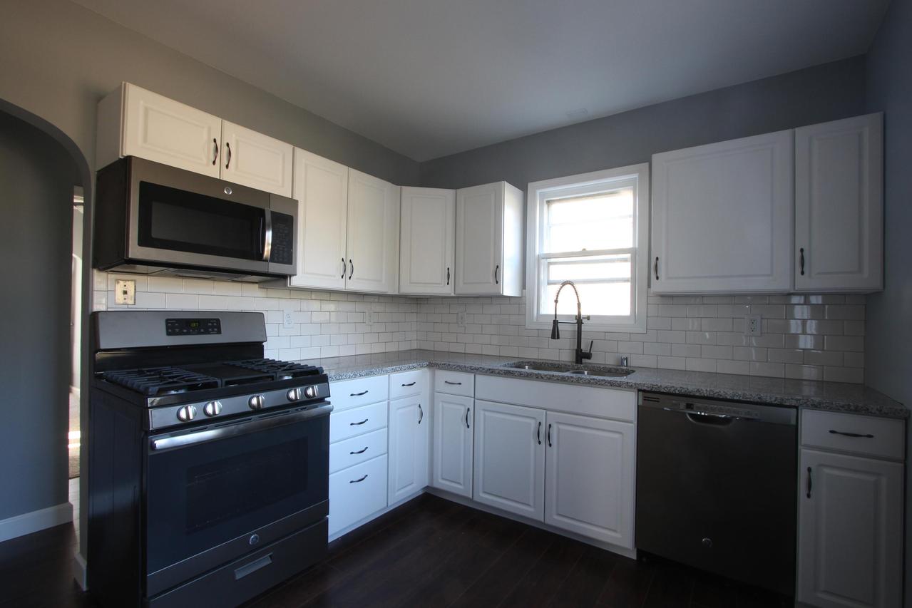 2202 S 107th St, West Allis, WI 53227