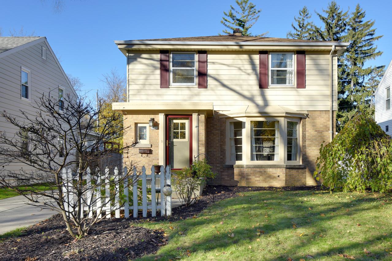 5139 N Kent Ave, Whitefish Bay, WI 53217