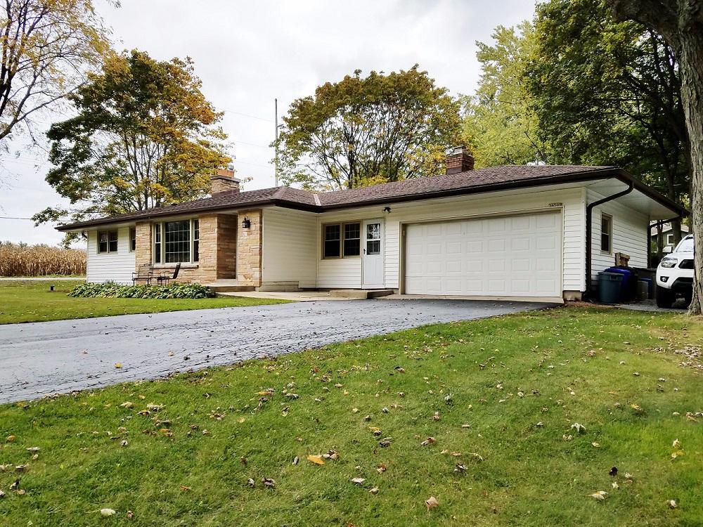 W34507 Mariners Cir, Summit, WI 53066