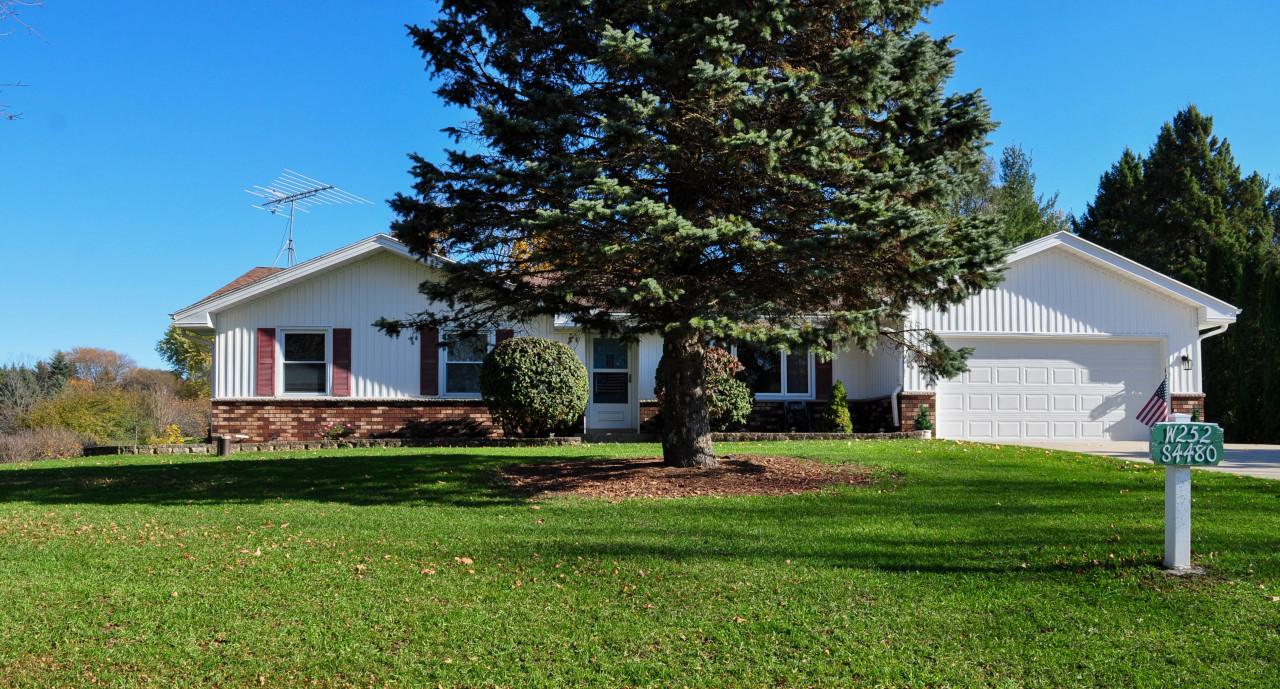 W252S4480 Meadow View Dr., Waukesha, WI 53189
