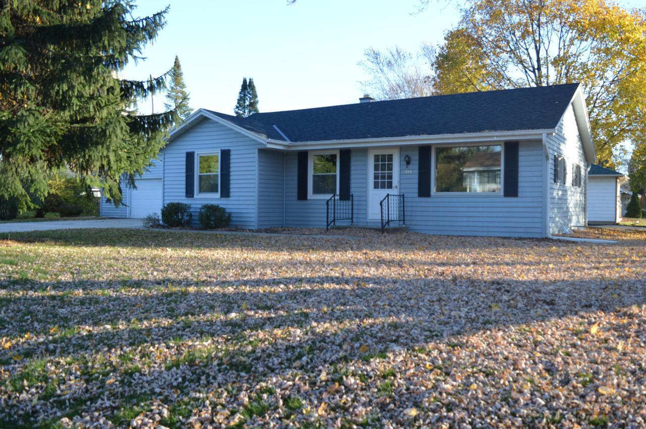 5227 W Nokomis Rd, Brown Deer, WI 53223