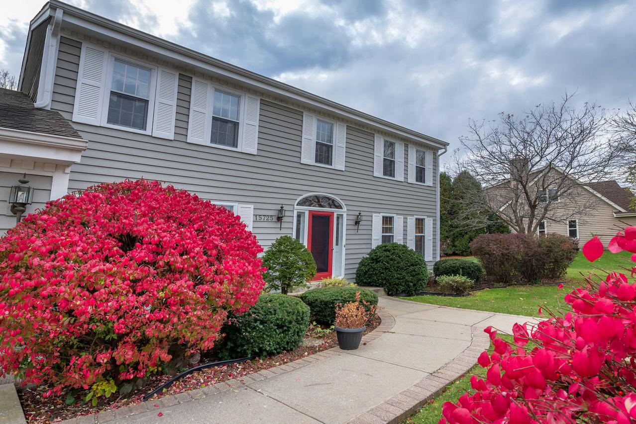 15725 Brook Ln, Brookfield, WI 53005