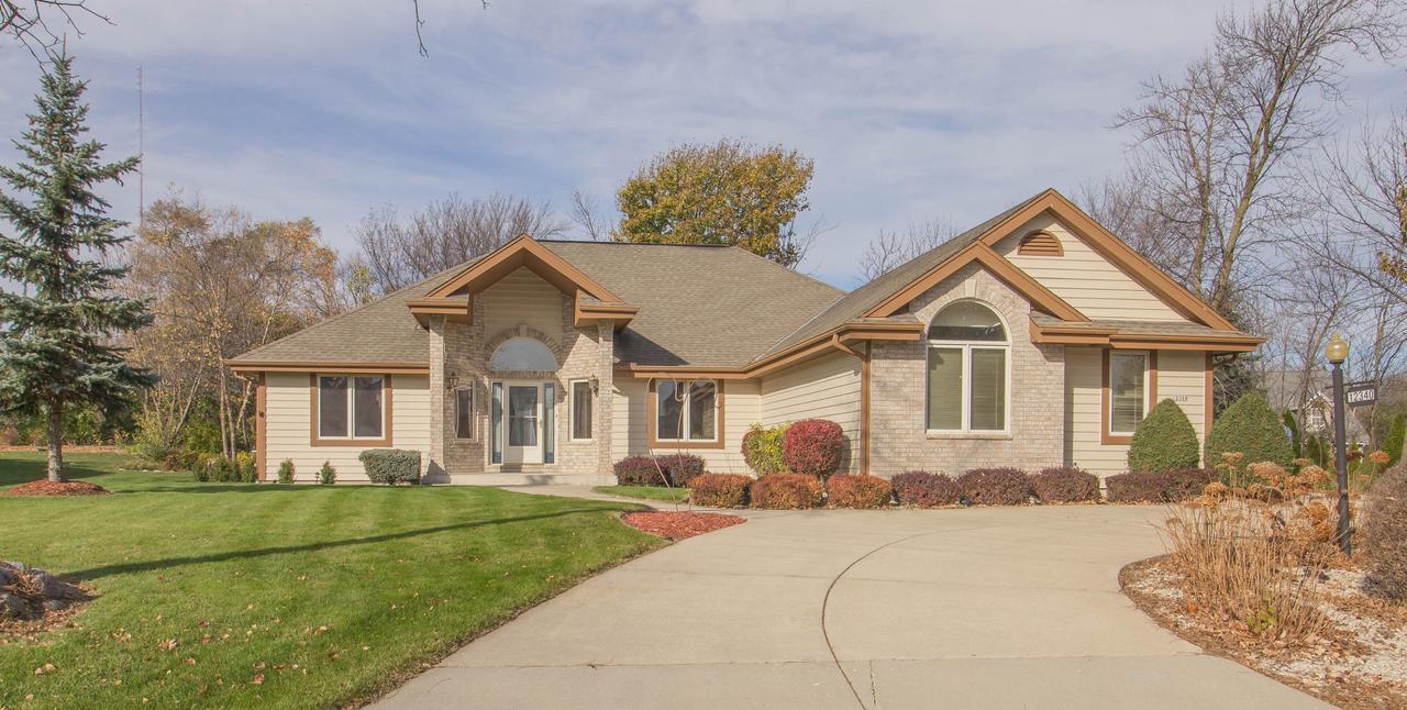 12340 W Whitaker Ave, Greenfield, WI 53228