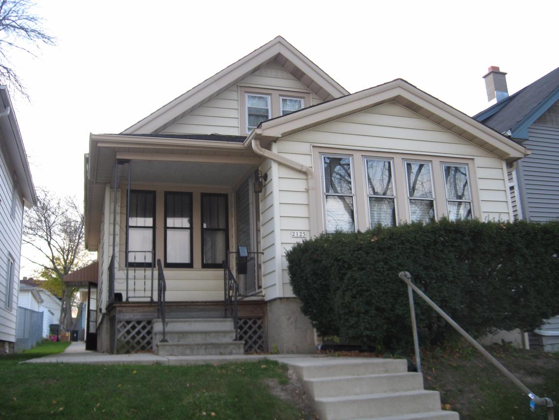 2125 S 70th St, West Allis, WI 53219