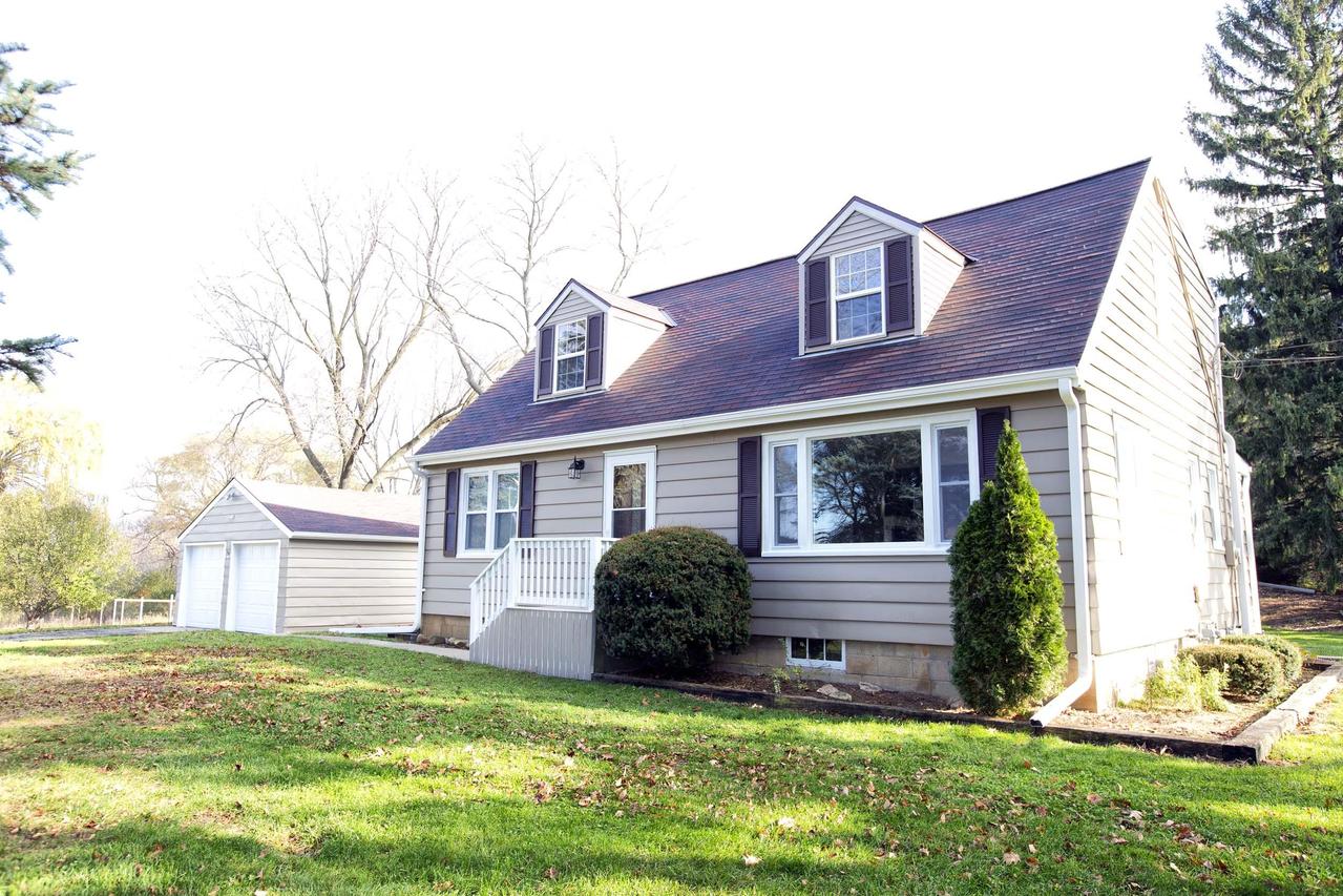 5230 S Valley View Dr., New Berlin, WI 53151