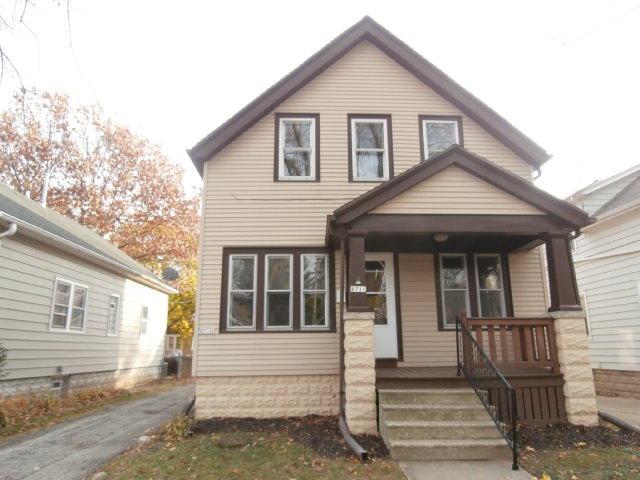 6711 W Vista Ave, Wauwatosa, WI 53213
