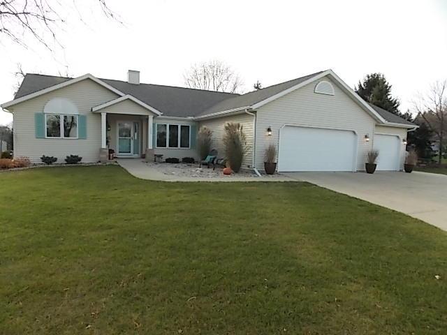 1000 Pawnee Ct, Fort Atkinson, WI 53538