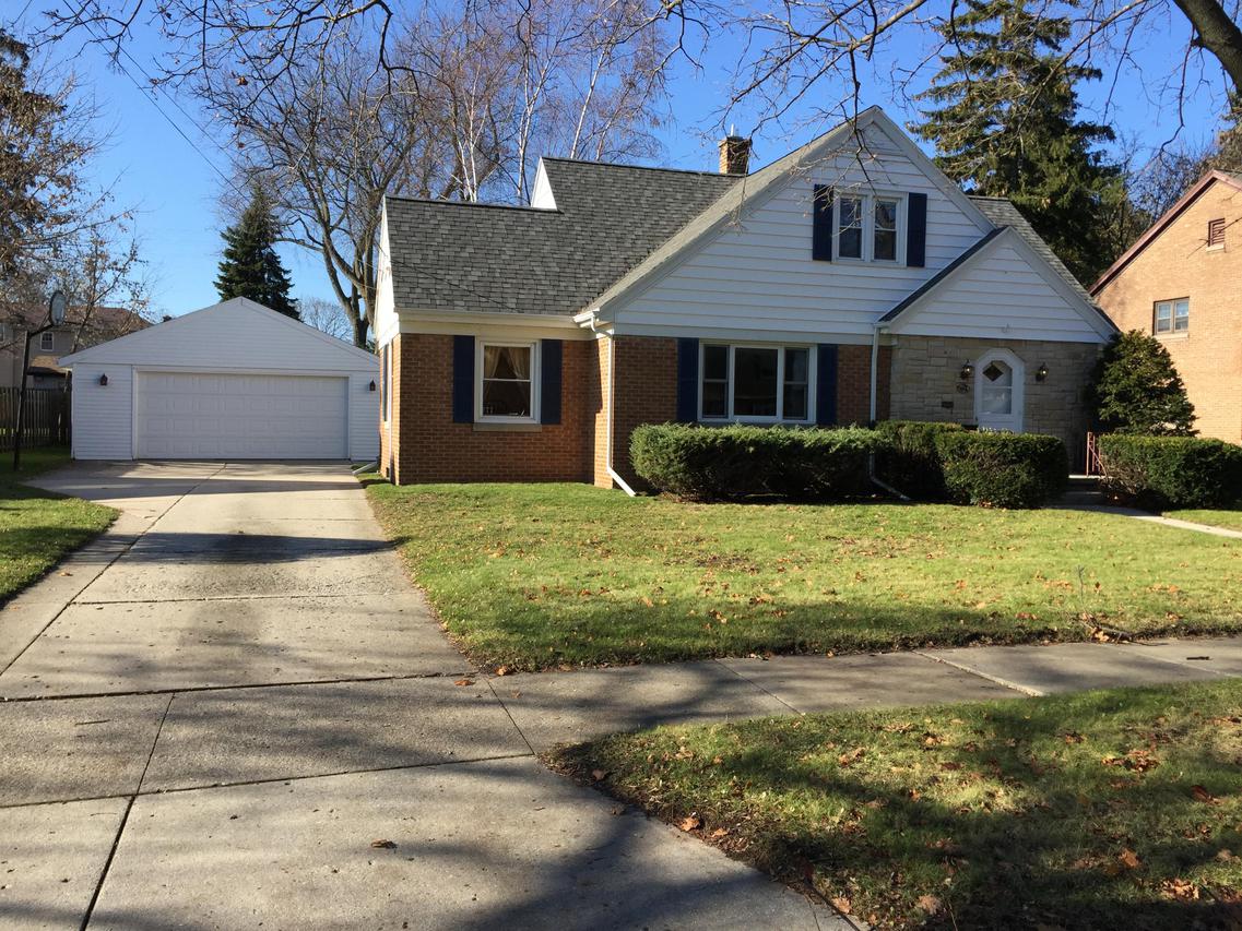 1014 N 17th St., Manitowoc, WI 54220