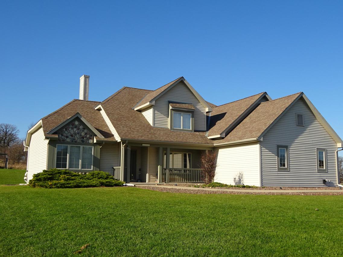 W315S9145 Gena Dr., Mukwonago, WI 53149